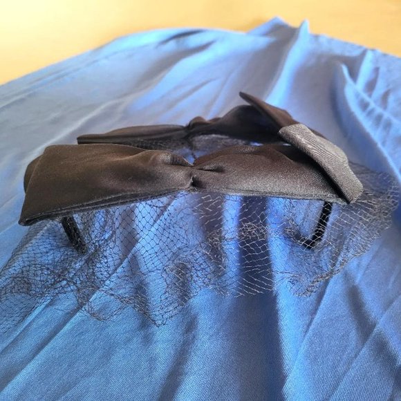 Vintage 1950's Black Headband/Fascinator Style Hat with Netting - Picture 8 of 8